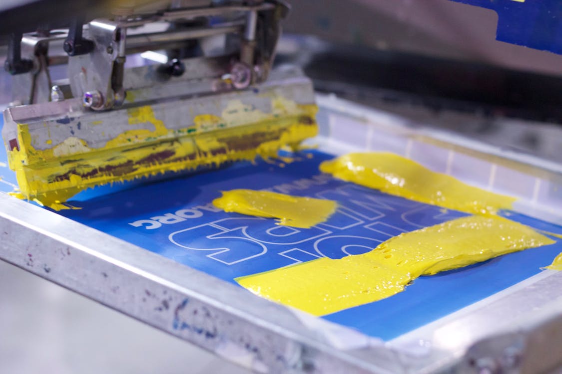 Apparel screen printing press